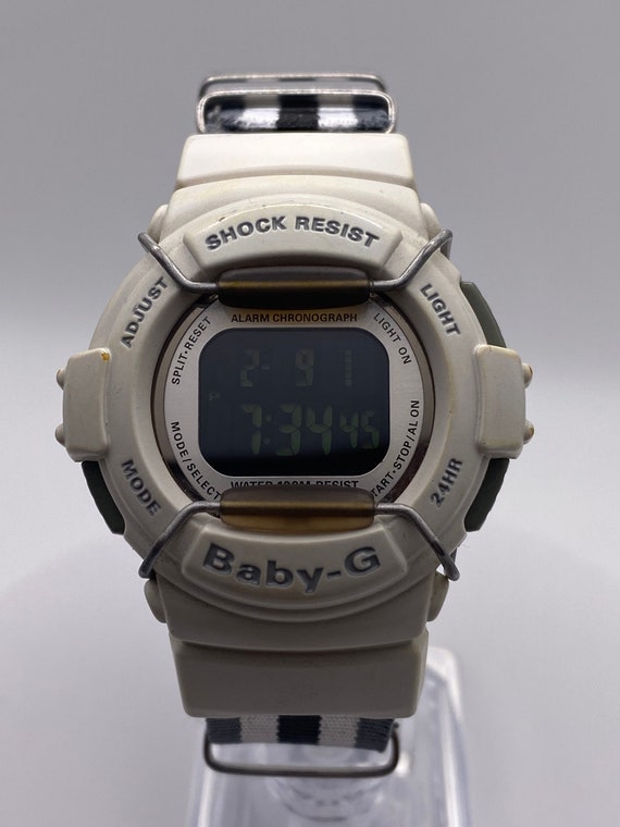 Vintage Casio Baby G shock 1578 digital white watc