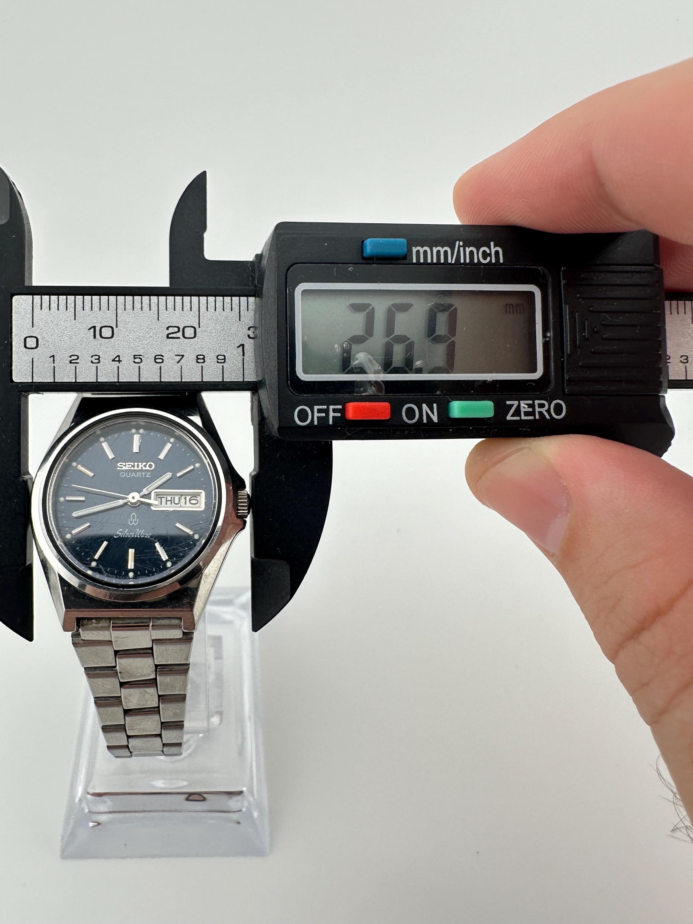 Seiko Silver Wave Vintage Day Date Silver Tone Ladies Watch Dark