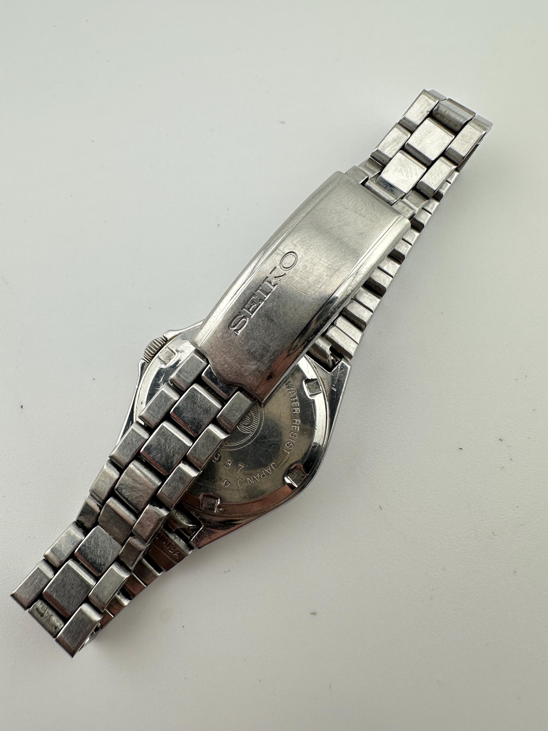 Seiko Silver Wave Vintage Day Date Silver Tone Ladies Watch Dark