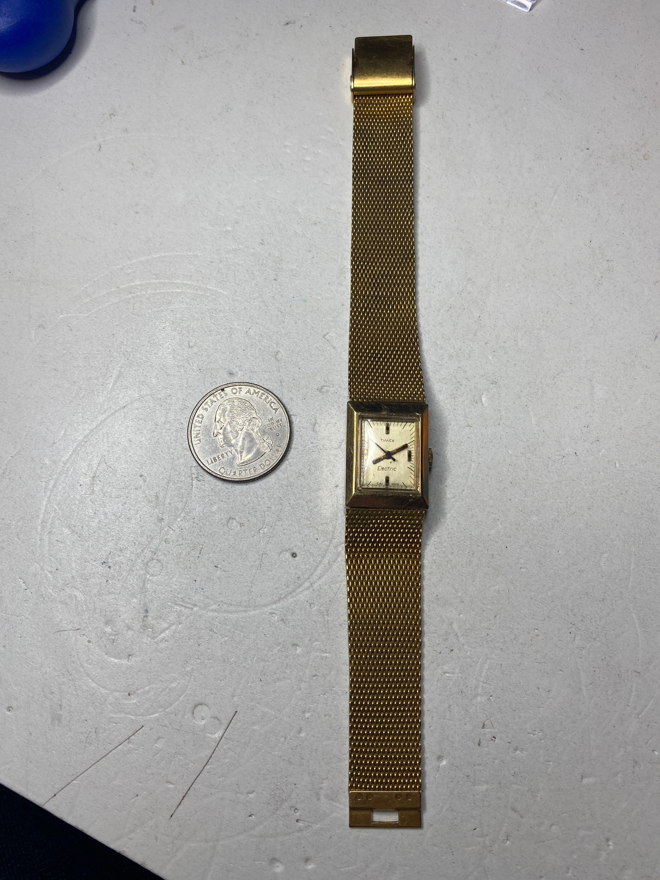 Vintage Timex Ladies Wristwatch Gold Tone Mesh Metal Strap Hand Winding Watch Vintage Mesh Timex Electric Gold Tone Mesh Adjustable  main image 4