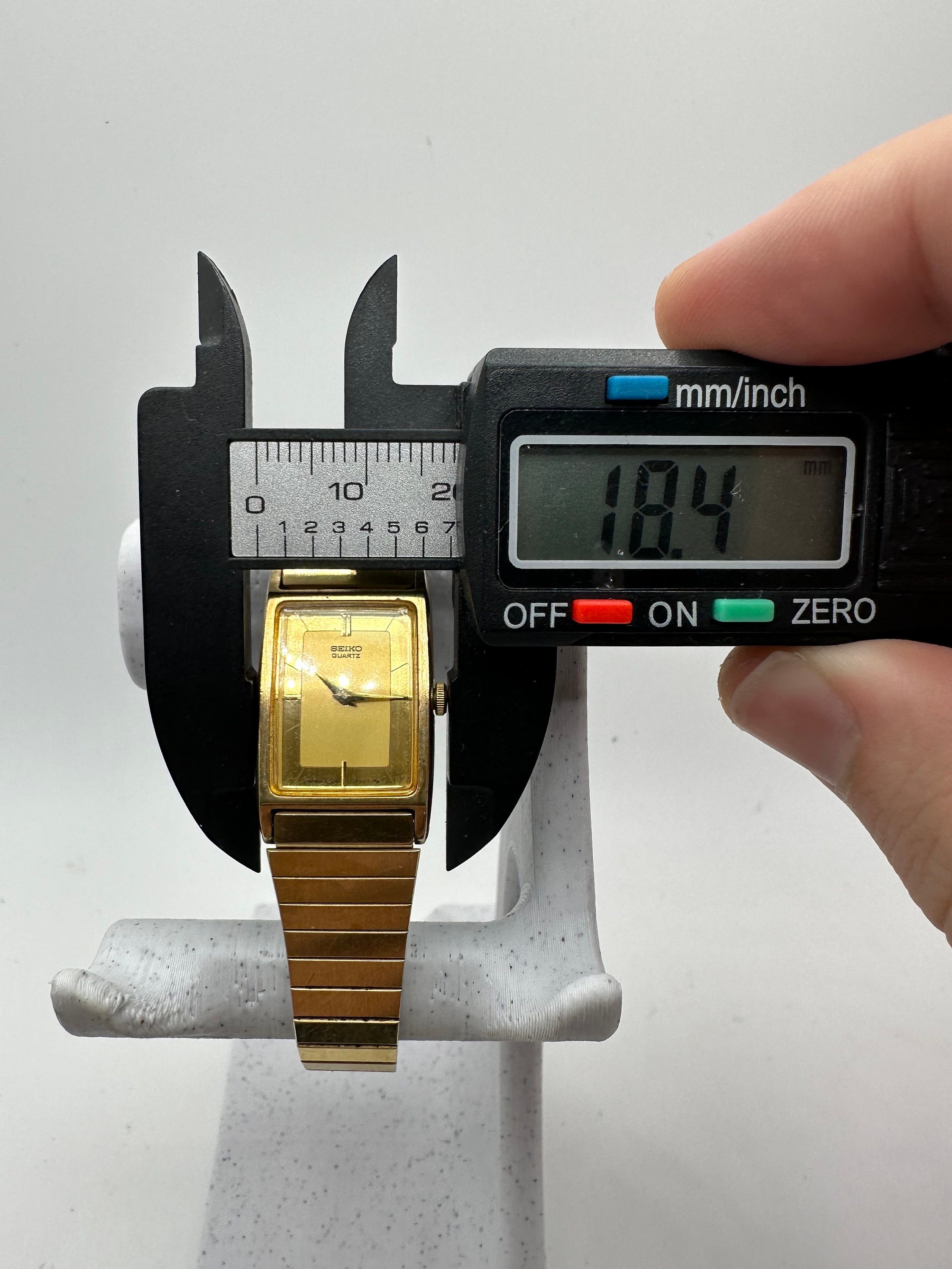 Vintage Seiko 2C20 RARE Gold Tone Tank Watch Sqaure 
