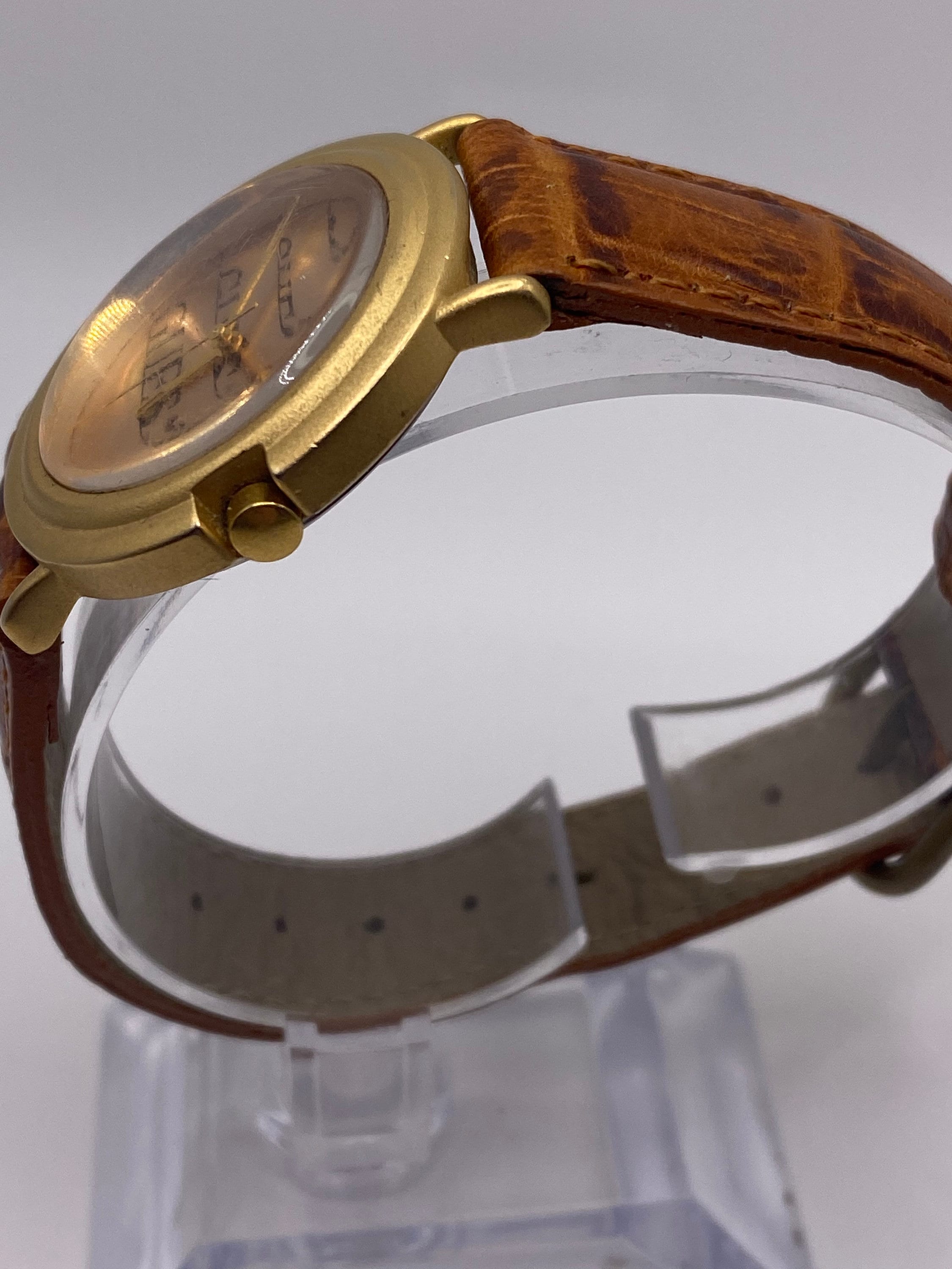 Vintage 1995 Guess Original Watch Gold Dial Logo Japan Quartz Brown Band WORKING Vintage 1995 Guess Original Watch Gold Dial Logo Japan  main image 4