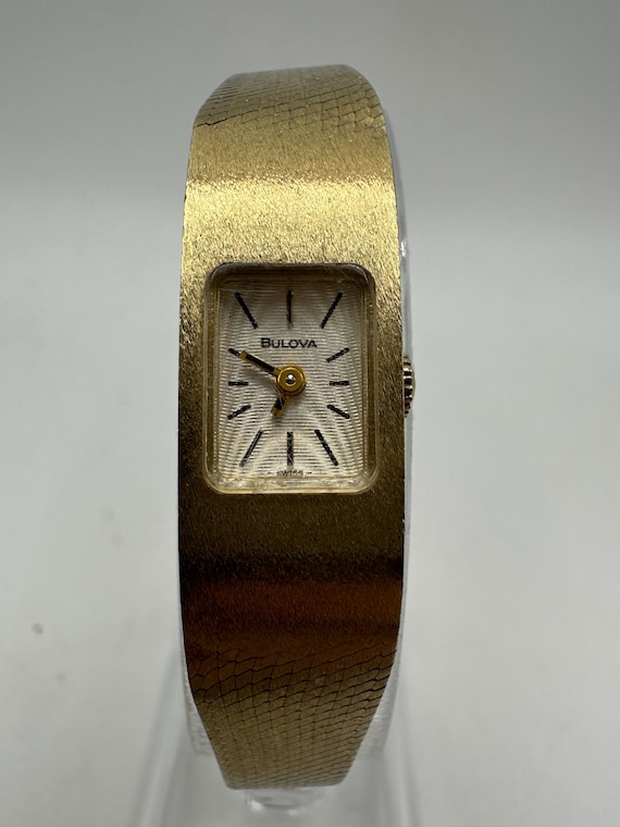 Bulova Vintage Mesh Mechanical Hand Wind Ladies Gold Tone  display picture 2
