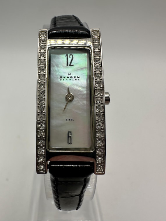 Skagen steel ladies rectangular white dial white leather dress watch NEW BATTERY Amazon.com: Skagen Women main image 3