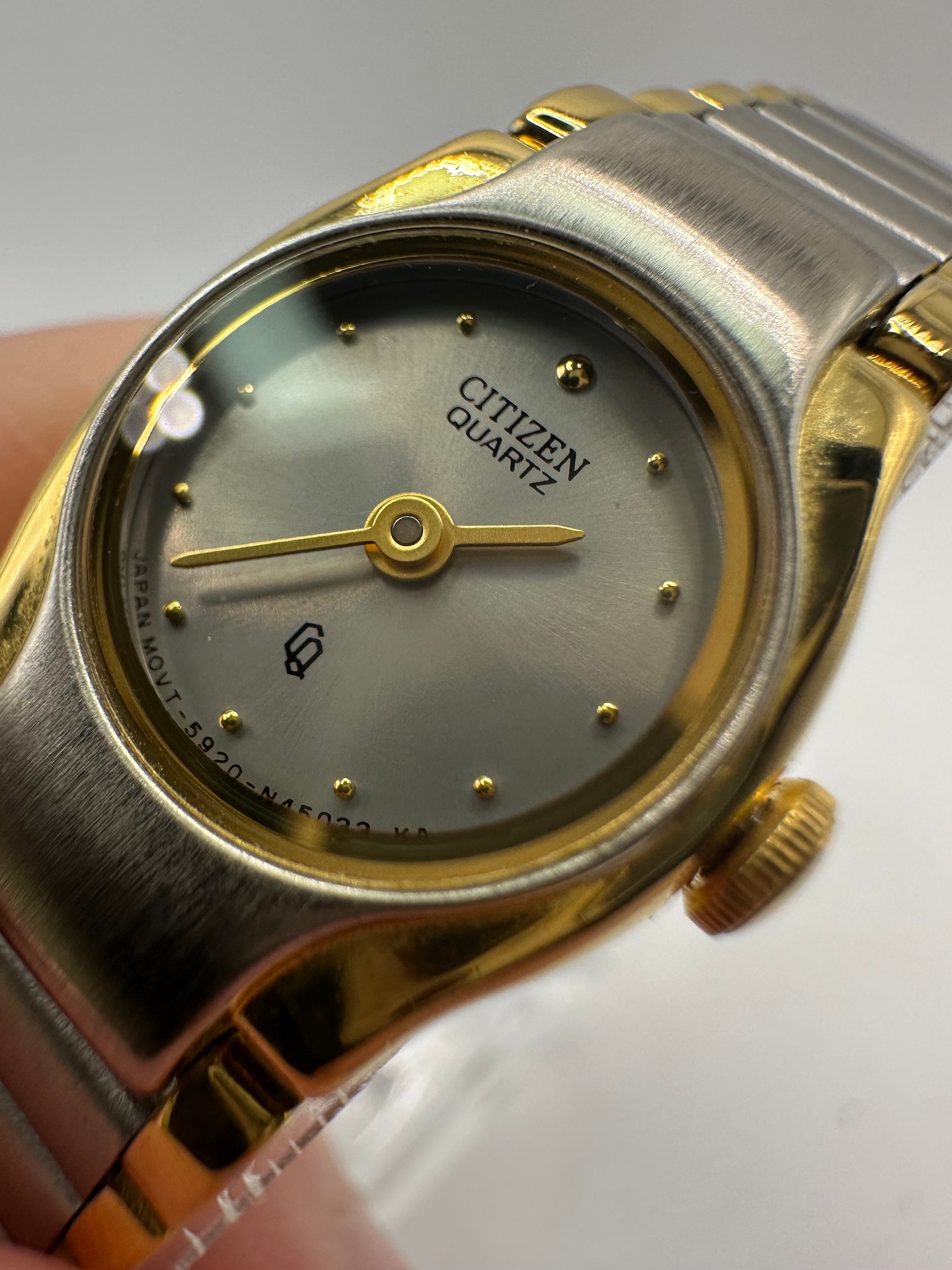Vintage Citizen Small Face Thin Profile Women\'s Gold Dress Bracelet Watch 5920 il_fullxfull.6203927882_7sc1.jpg main image 2