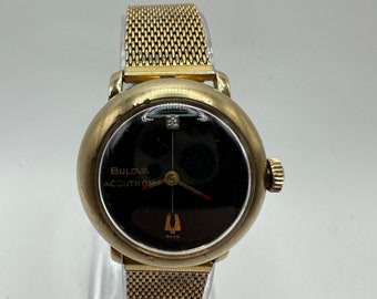 Vintage 1976 Bulova Quartz Digital Gold Tone Watch 35mm Works (Light Not Workng) Vintage 1976 Bulova Quartz Digital Gold Tone Watch 35mm  main image 4