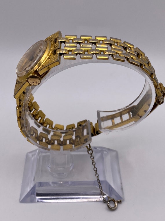 Vintage Vendome Mechanical Wind Gold Tone Chain Bracelet  display picture 2