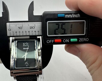 Roots Canada ladies silver tone black leather logo watch NEW BATTERY Roots Canada unisex silver tone black leather logo watch NEW  main image 3