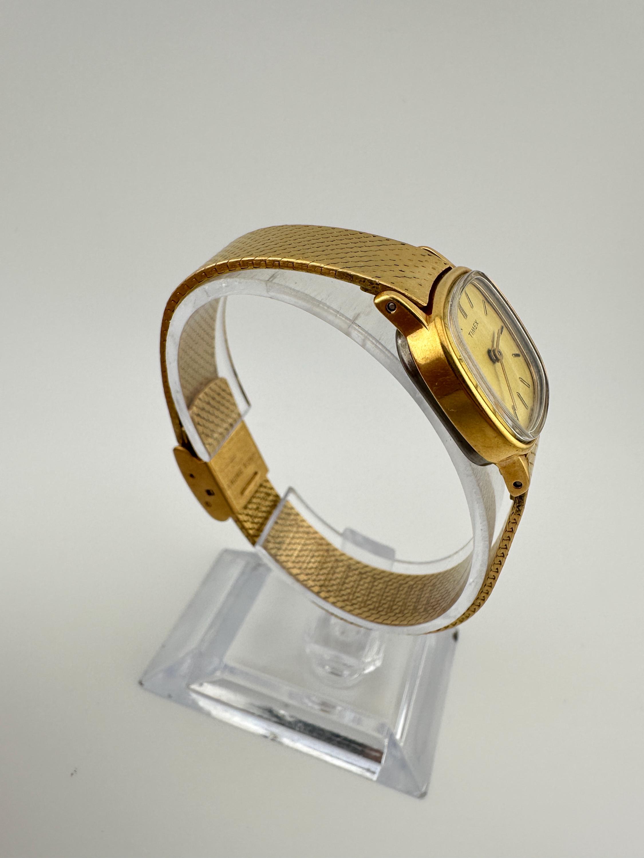 Vintage Timex ladies gold tone mechanical winding dress watch Timex Women Gold Tone Oval Stainless Steel 21mm Mechanical  main image 3