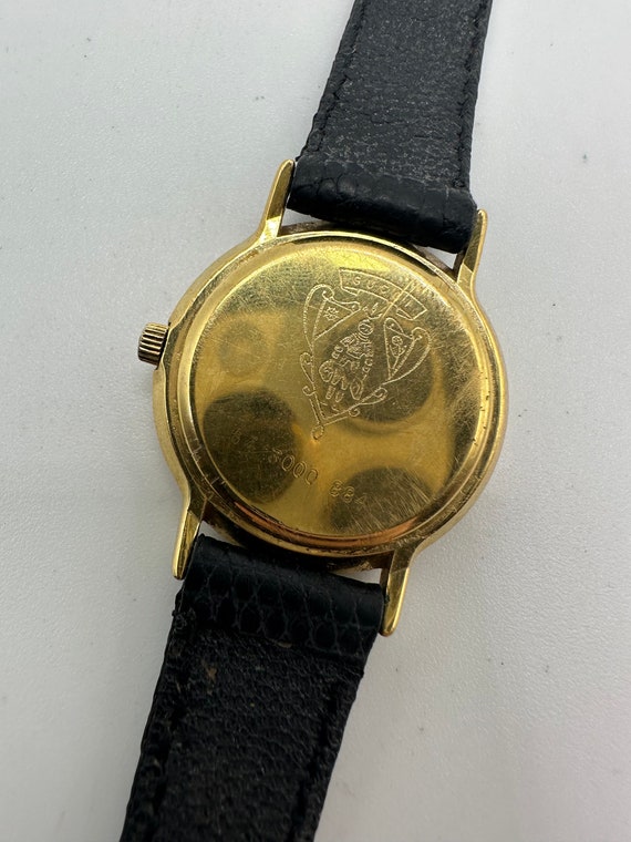 Gucci Vintage Ladies 3000 L Quartz Swiss Watch Gold Tone Gucci Vintage Ladies 3000 L Quartz Swiss Watch Gold Tone