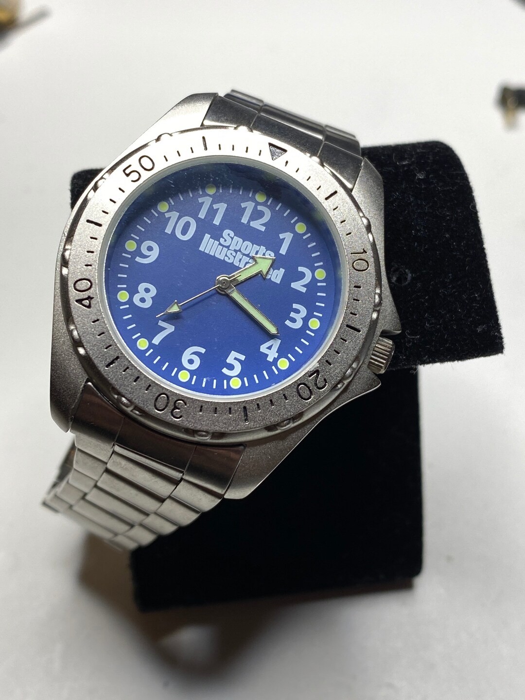 Vintage Sports Illustrated Watch Quartz for Men Women Unisex 42mm