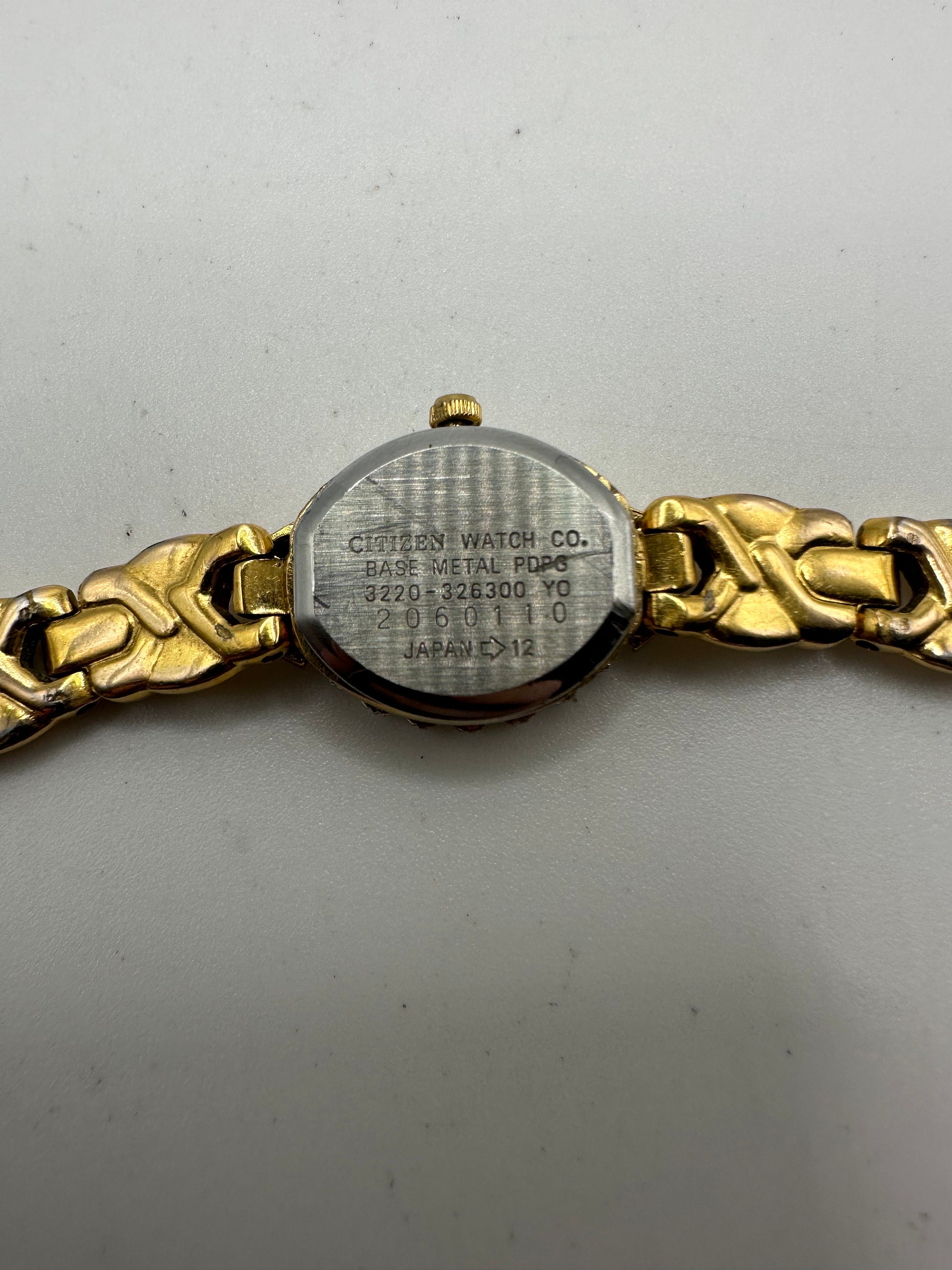 ★レア逆輸入★Citizen Quartz Crystal Gold Dial Ladies Watch Amazon.com: Citizen Quartz Women's Watch, Black Dial