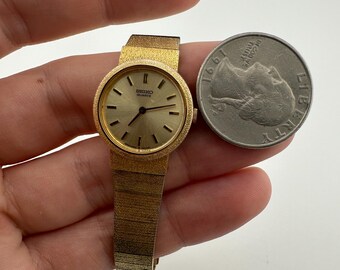 Seiko Vintage 2320 Ladies Small Circle Gold Tone Dress Watch  display picture 3
