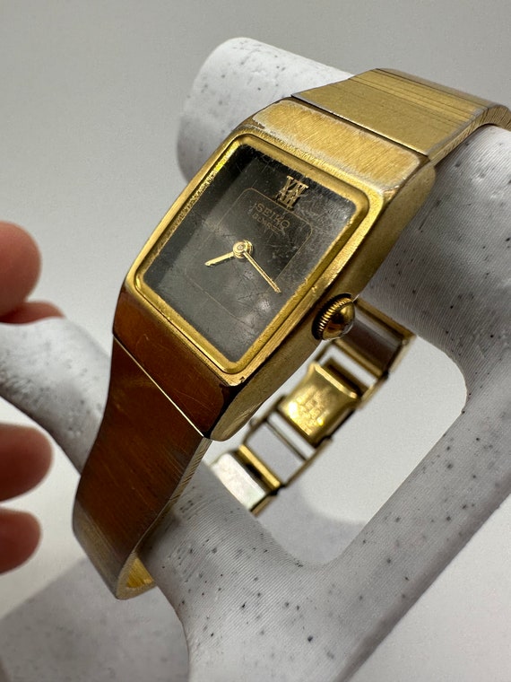 Vitnage Seiko 5420 Ladies Gold Tone Tank Watch Square Retro