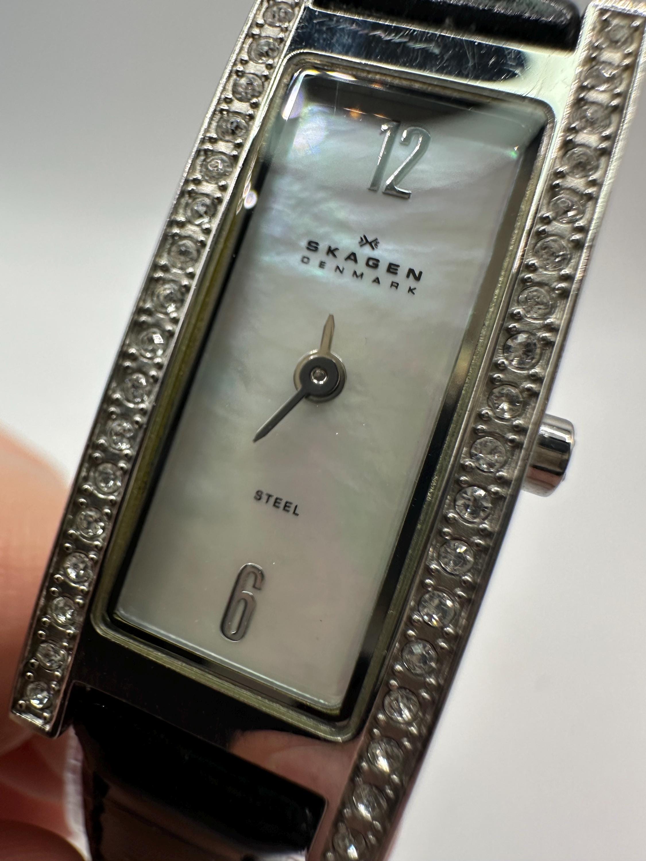 Skagen Vintage Ladies Tank Watch Mother of Pearl Face Faux  display picture 2