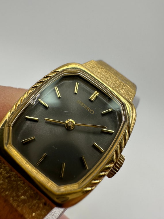 Vintage Seiko 1100 Ladies Mechanical Hand Wind Gold Tone Dress