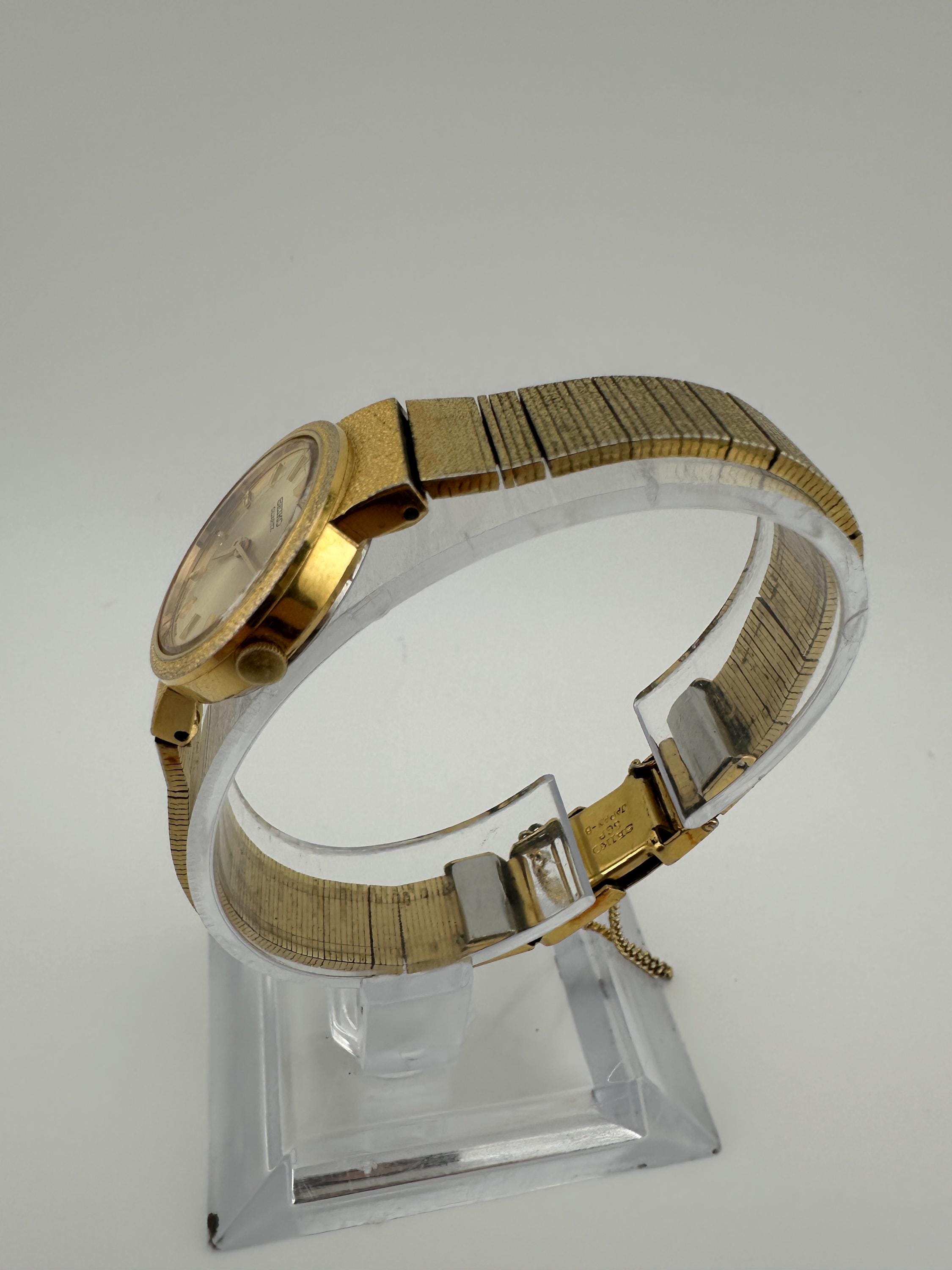 Vintage 1981 Seiko Quartz 2320-675A Women’s Watch New Old Stock 1981 Seiko Ladies main image 3