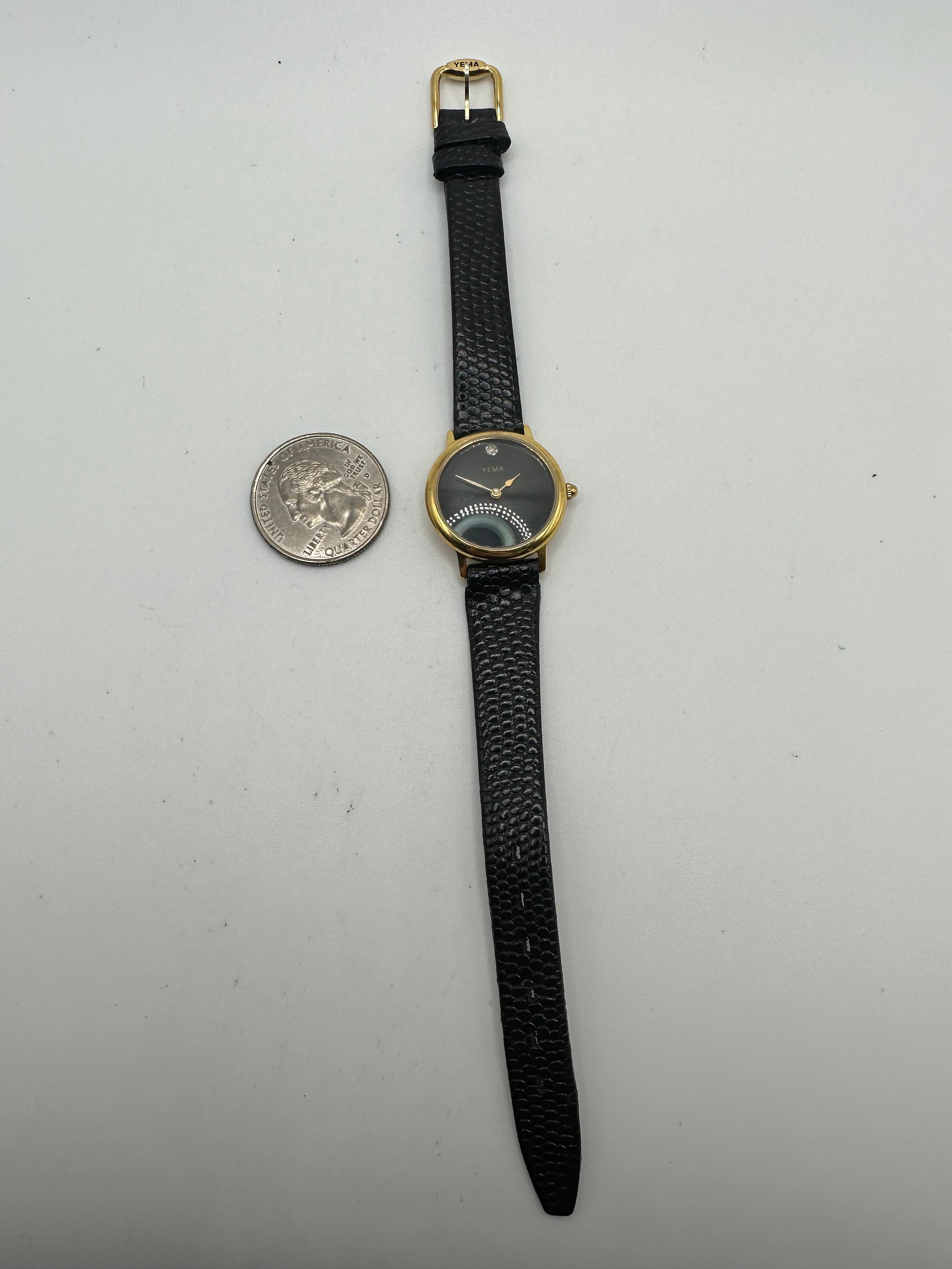 Montre Vintage YEMA Pour Femme - Cadran Doré, Boîtier Et Bracelet Noir - En Super état (occasion)