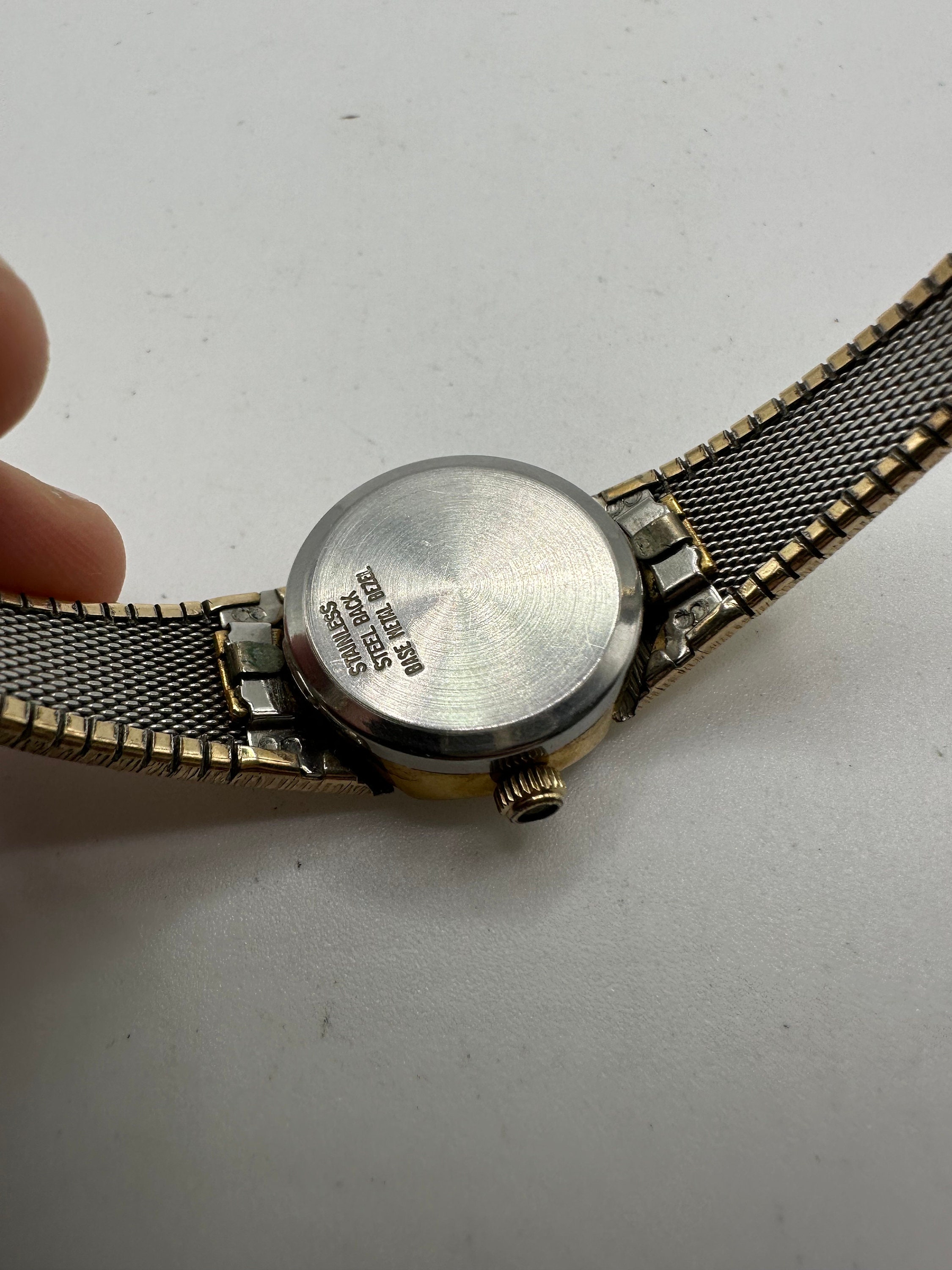 Vintage Ladies Wittnauer Swiss Made Gold Tone Dress Oval  display picture 2
