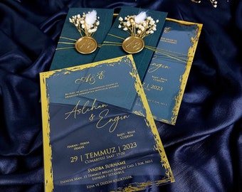 Luxury Acrylic Wedding Invitation with Emerald Green Envelope and Customizable Gold Wax Seal, Gold Rope, Gold Foil, Flowers