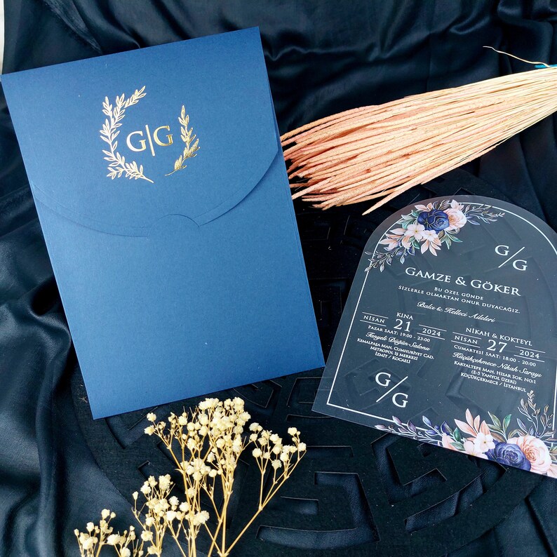 Tarjeta de invitación elegante detallada con estampado floral, tarjeta de invitación azul para un día especial, tarjeta de invitación acrílica transparente, invitación elegante imagen 2