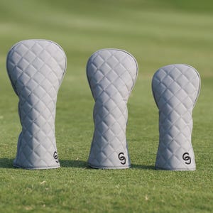 グレーのキルティングゴルフヘッドカバーセット - クラシックなゴルフヘッドカバーデザイン - 上質な縫製、丈夫な裏地 - ゴルフギフトに最適