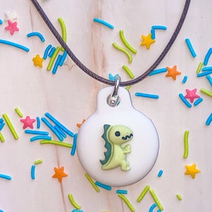 Cute Dinosaur AirTag Case Holder with Necklace, AirTag Cover/Apple Locator, Tracking Child, Apple Anti lost Device Kids Locator, Airtag case