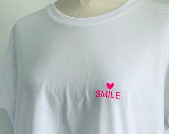 Oversized Round Neck Shirt Weiß mit SMILE Herzchen Neonpink Gr. L SCHUHZWANG