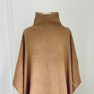 PONCHO Turtleneck Camel SCHUHZWANG Bild 1