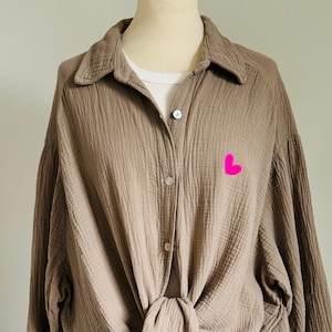 Muslin blouse LITTLE HEART oversized long taupe/neon pink SCHUHZWANG image 1