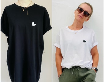 Oversized Round Neck Shirt Schwarz mit Herzchen Weiß SCHUHZWANG