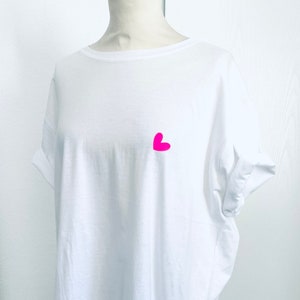 Oversized round neck shirt white with hearts neon pink SCHUHZWANG