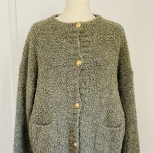 Bouclé Cardigan Khaki mit golden Knöpfen XS-XL Strickjacke SCHUHZWANG Bild 1