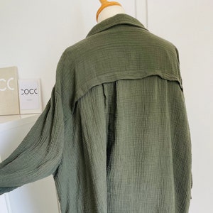 Oversized Musselinbluse XS-XXL Hemd Dunkel-Khaki Olive schuhzwang Bild 1