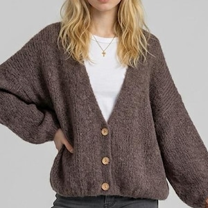 Flauschiger oversized Cardigan WOOD BUTTON - verschiedene Farben - SCHUHZWANG
