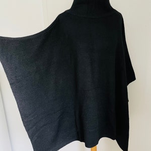 PONCHO Turtleneck Hellgrau SCHUHZWANG Bild 9