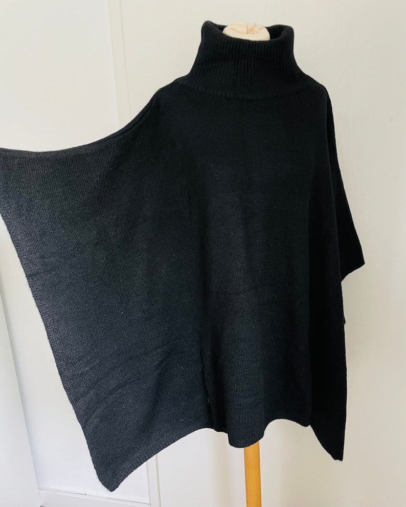 PONCHO Turtleneck Hellgrau SCHUHZWANG Bild 9