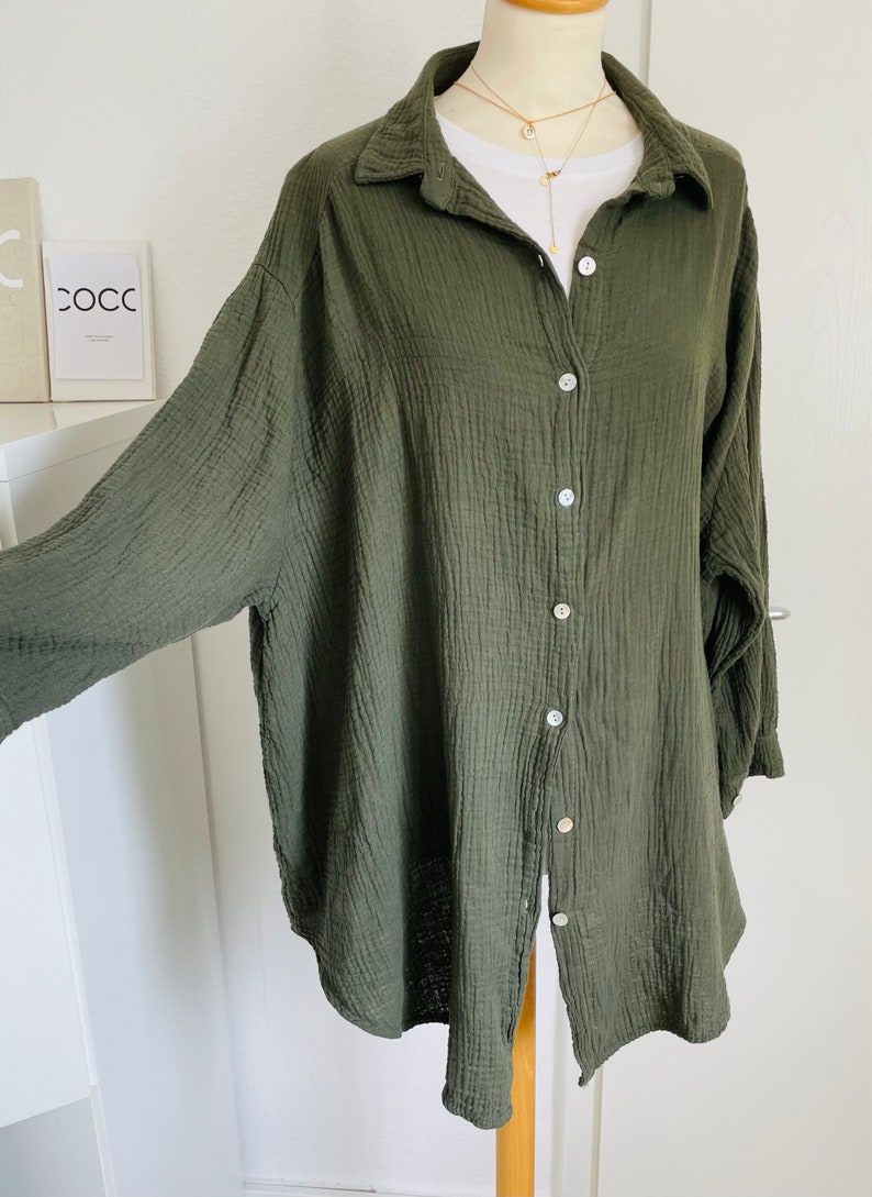 Oversized Musselinbluse XS-XXL Hemd Dunkel-Khaki Olive schuhzwang Bild 2