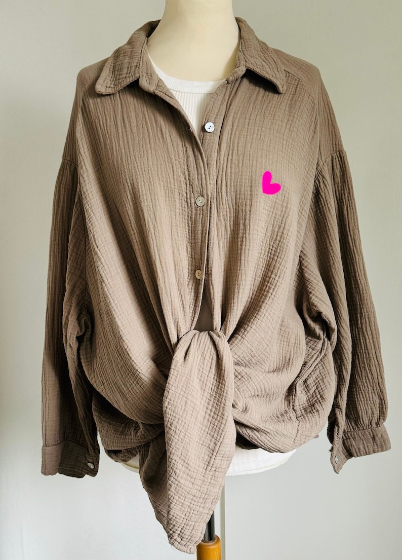 Muslin blouse LITTLE HEART oversized long taupe/neon pink SCHUHZWANG image 1