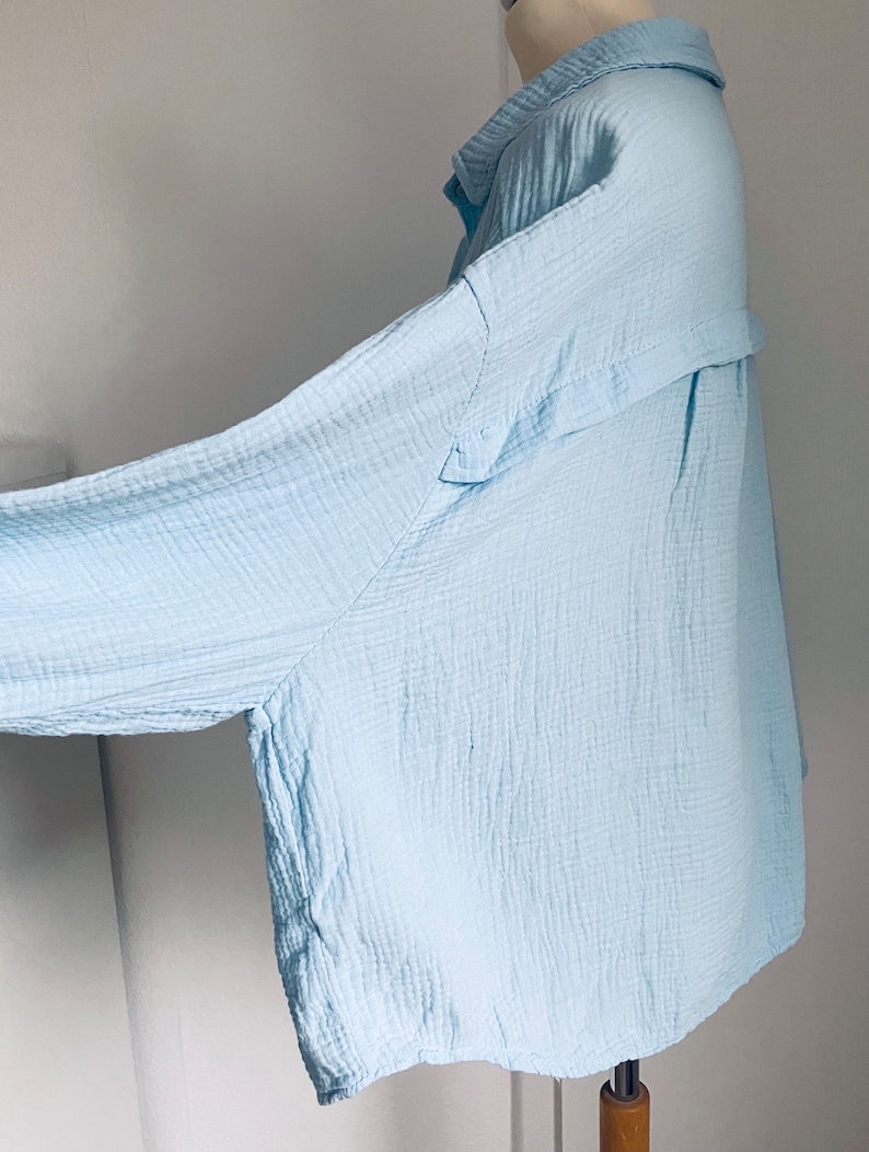 Oversized kurze Musselinbluse XS-XL Hemd Hellblau SCHUHZWANG Bild 3