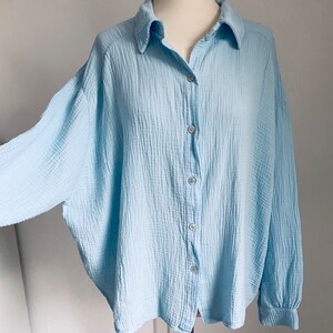 Oversized kurze Musselinbluse XS-XL Hemd Hellblau SCHUHZWANG Bild 2