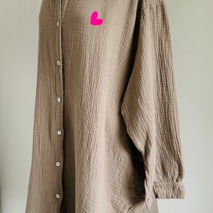 Muslin blouse LITTLE HEART oversized long taupe/neon pink SCHUHZWANG image 3