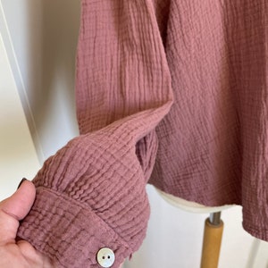 Oversized kurze Musselinbluse XS-XL Hemd Hell-Rosenholz Mittel-Altrosa Alt-Rosé SCHUHZWANG Bild 5