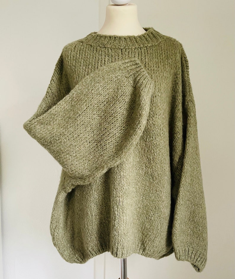 Strickpullover Ballonärmel flauschiger Grobstrick Matcha SCHUHZWANG Bild 1