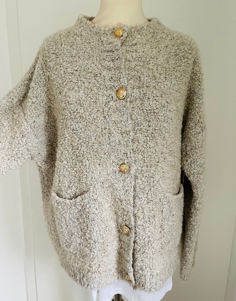 Bouclé Cardigan Sand/Beige mit golden Knöpfen XS-XL Strickjacke SCHUHZWANG Bild 1