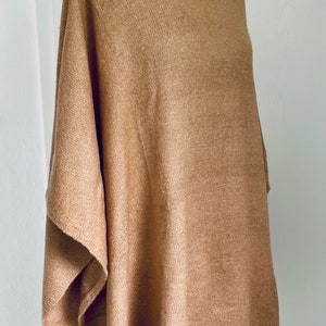 PONCHO Turtleneck Camel SCHUHZWANG Bild 2