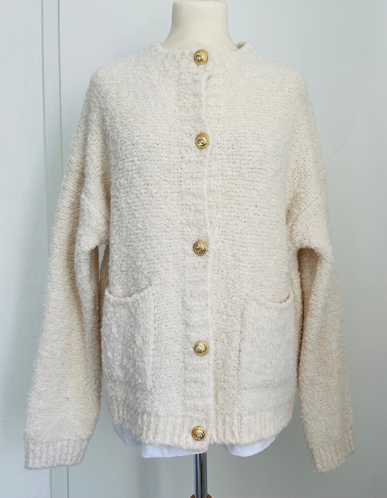 Bouclé Cardigan Creme mit golden Knöpfen XS-XL Strickjacke SCHUHZWANG Bild 1