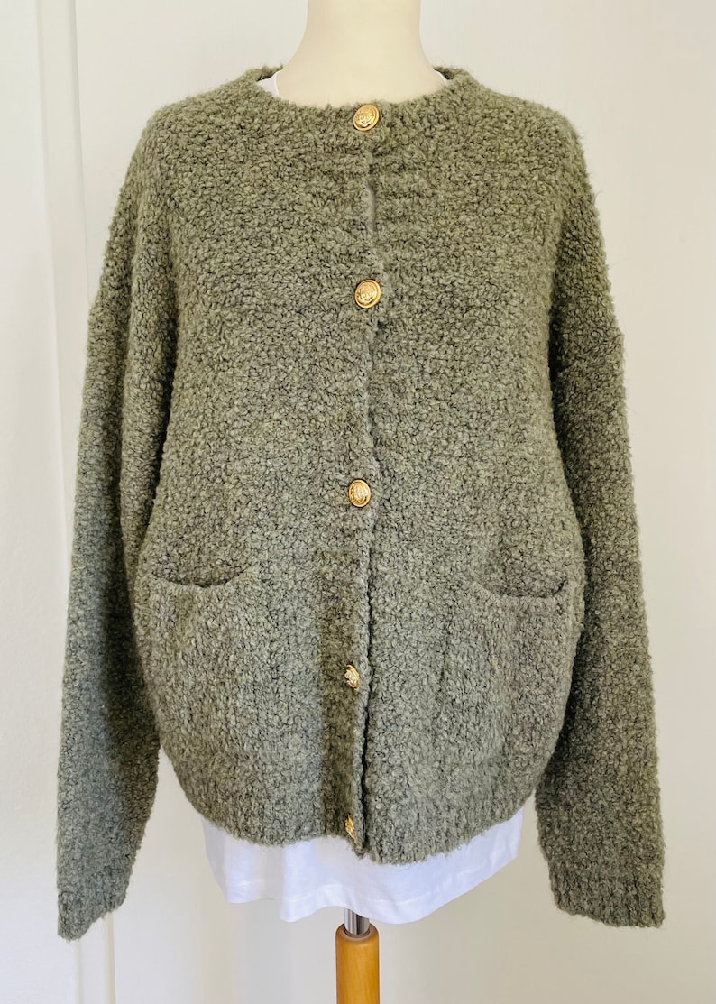 Bouclé Cardigan Khaki mit golden Knöpfen XS-XL Strickjacke SCHUHZWANG Bild 1