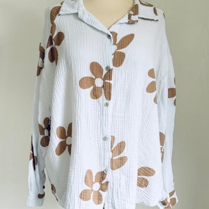 Musselinbluse Flowers klassisch kurz XS-XL Weiß/Taupe schuhzwang Bild 2