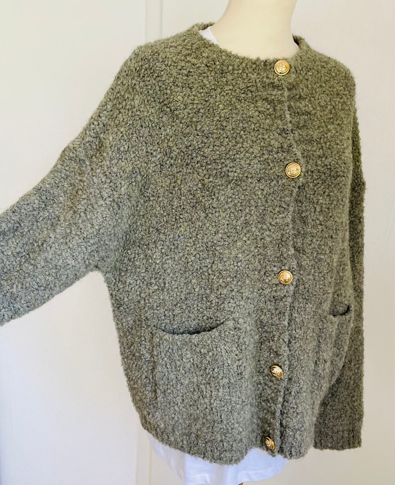 Bouclé Cardigan Khaki mit golden Knöpfen XS-XL Strickjacke SCHUHZWANG Bild 3